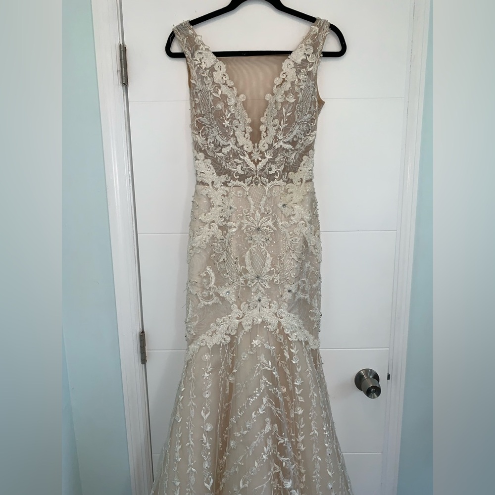 Milla Nova Briana Wedding Gown Lace 36 - Picture 8 of 13